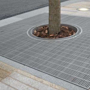 Large tree protection grille with circular center